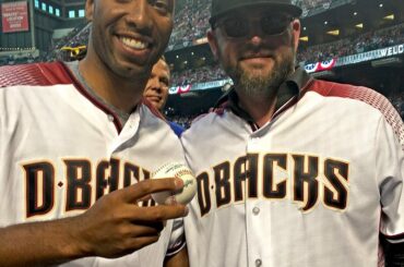 @larryfitzgerald et @davidnail dans la maison pour @dbacks #OpeningDay ....