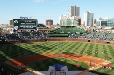 Wrigley regarde. #ItsGoodOutHere @ScottsLawn ...