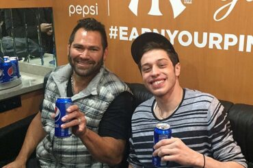 Six fans chanceux ont eu à passer du temps avec Johnny Damon et @petedavidson sur le @Pepsi ...