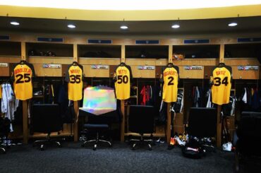 AL vestiaire regarde mouche. #ASG ...