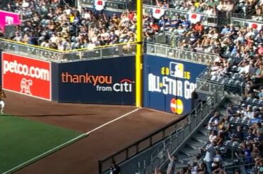 J'espère que vous avez deux téléviseurs. Pendant que Bumgarner traitait, vous auriez peut-être manqué ce U ...