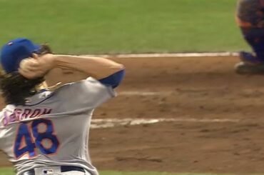 Madison Bumgarner est partout. #PitchersWhoRake ...