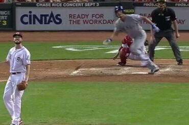 Yu lance cette balle. #PitchersWhoRake ...