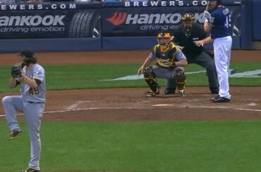 Au moment où vous vous y attendez le moins… Tyler Cravy va en profondeur! #PitchersWhoRake ...