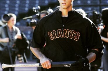 #TBT à Madison Bumgarner, 20 ans… bien sûr avec une chauve-souris à la main. (Vi ...