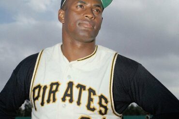 En ce jour, nous honorons la vie et l'héritage de l'icône @pittsburghpirates, humanitari ...
