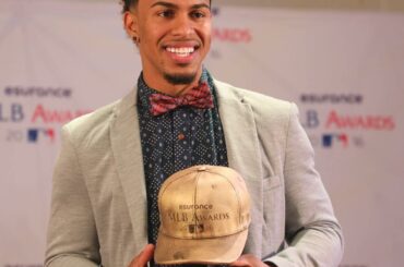 @ Lindor12BC est le gagnant du @esurance MLB Award du meilleur joueur défensif. ...