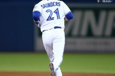 Michael Saunders le fait pour le 6ix. #ALCS ...