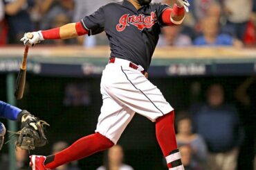 Carlos Santana fait le lien avec un single RBI au 3ème.
#WorldSeries #Jeu ...