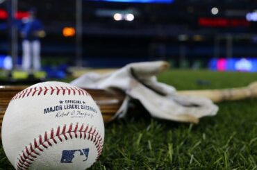 Nous sommes assis à côté de @SPG. Vérifiez #spgmoments pour plus d'informations sur le ticket #WorldSeries ...