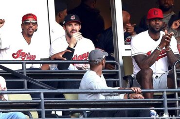 Les @Cavs sont ici pour #RallyTogether. #Postaison ...