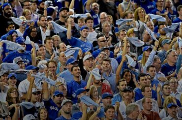 Cet endroit bascule.

#ALCS Game 4 sur @TBSNetwork ....