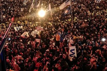 C'est une bonne nuit d'être à Wrigleyville. #CHAMPS ...