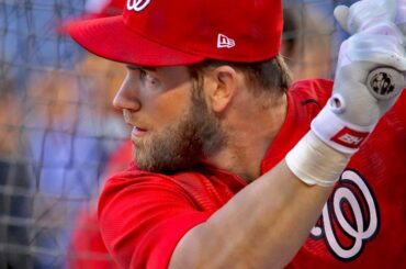 @ bharper3407 en agitant un bouton de batte #RIPHarambe ce soir. #NLDS ...