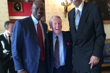 Ils laissent entrer dans le @whitehouse. #VIN (via @nba) ...