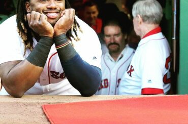 Trouvez quelqu'un qui vous regarde comme Hanley regarde son équipe. #mondaymotivatio ...