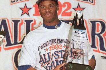 The Kid détient son trophée MVP du 1992 #ASG. Il est apparu dans le milieu de l'été Cl ...