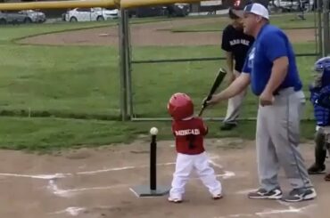 Le fils de Yoan Moncada est déjà un pro des chauves-souris. #PlayBall (via @robinsonmoncad ...