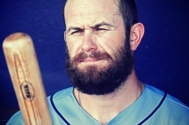 C’est seulement la formation de printemps, mais le jeu de Longo dans la barbe est déjà fort….