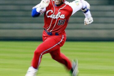 #FlashbackFriday à @ ycespedes52 clignotant ces roues pour l'équipe de Cuba. (via @wbcb ...
