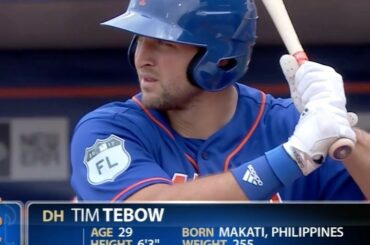 @ Timtebow se dirige vers le plateau pour son premier match dans un jeu #SpringTraining ....