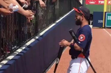 @ josealtuve27 est toujours là pour les fans! #PlayBall (via @playball) ...