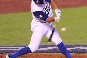 (via @wbcbaseball)

Down 4 in the 9th ... Peu importe.
John Andreoli arrive ...