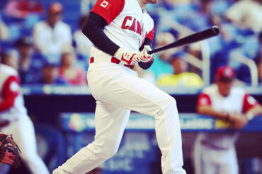 Freddie Freeman tente de mettre Équipe Canada sur son dos. # WBC2017 ...