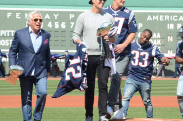 @ Tombrady a son #CapsOn ....