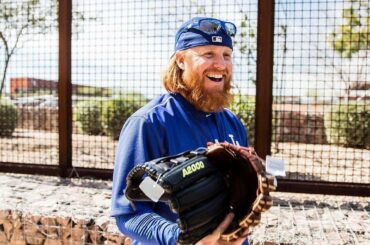 L’équipe de gant Wilson était bleu au @Dodgers #GloveDay. Découvrez le vide ...
