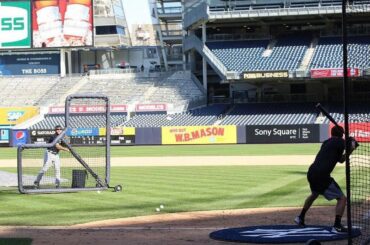 Le manager de @yankees, Joe Girardi, jette BP sur son fils, Dante, après la rentrée ...