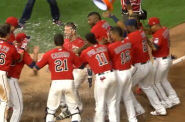 Joe Mauer fait preuve de souplesse et lance son premier #walkoff homer en carrière ....