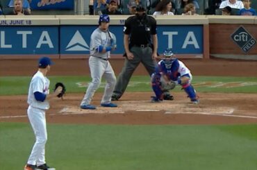 Pas sûr de ce que ce baseball a jamais fait à @ kschwarb12… #Crushed ...