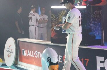 Arrête de me regarder, cygne!

Regardez le #ASG, mardi à 20h00 HE sur @mlbonfox ....