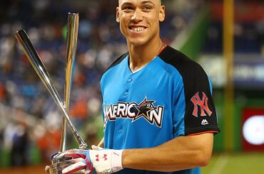Tout doit se lever. Cela comprend les trophées.

@tmobile #HRDerby ...