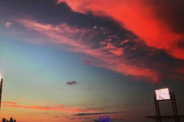 Rien de mieux qu'un samedi soir #BaseballSky. ...