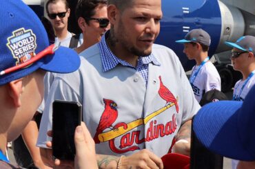 Les @Cardinals ont atterri! #MLBLittleLeagueClassic ...