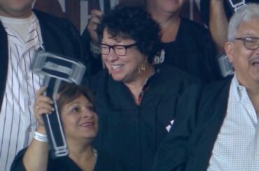 #AllRise pour les passionnés de baseball, la juge de la Cour suprême, Sonia Sotomayor ....