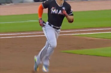 @ Giancarlo818 a envoyé ce baseball en orbite. #Crushed 5️⃣4️ ...