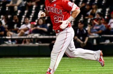 Quatre saisons de 30 HR déjà à son actif. @miketrout est #JustThatGood.

Glissez et ...