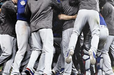 Les @cubs atteignent la 3e ligne droite #NLCS - une revanche contre les Dodgers - après s'être accrochés ...