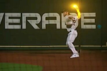 @realjoshreddick se fait valoir lors de la #postseason. #Glovework (via @glovework) ...