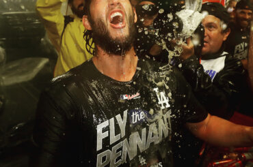 Vous gagnez votre premier fanion en 29 ans… la folie s'ensuit. #Clinched ...
