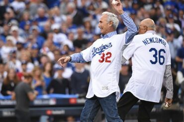 Sandy Koufax a lancé le premier lancer de ce soir.

La dernière fois que les @Dodgers ont joué dans un ...