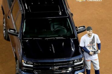 George Springer est le MVP de @Chevrolet #WorldSeries - et il a la nouvelle mani ...