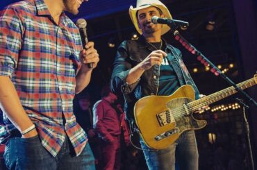 #Repost @bradpaisley
・ ・
Je dois être l'invité surprise au Kershaw's Challenge e ...