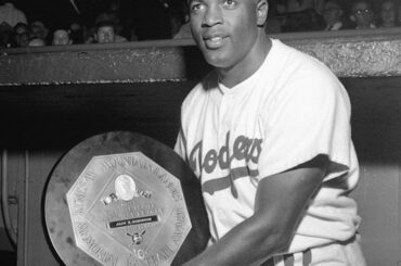 En ce jour de l'histoire (1949): La légendaire Jackie Robinson remporte le NL #MVP Aw ...