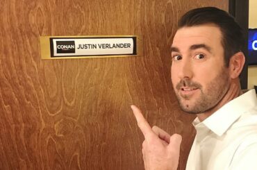 La tournée médiatique #CHAMPS se poursuit avec une visite de JV à @teamcoco. (via @justinverla ...