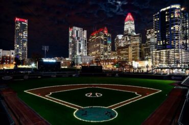Le baseball est magnifique toute l'année.
#Repost: @knightsbaseball: @laurawolffphoto ...