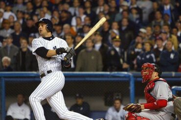 14 ans après l'envoi des @Yankees au #WorldSeries, Aaron Boone est officiel ...